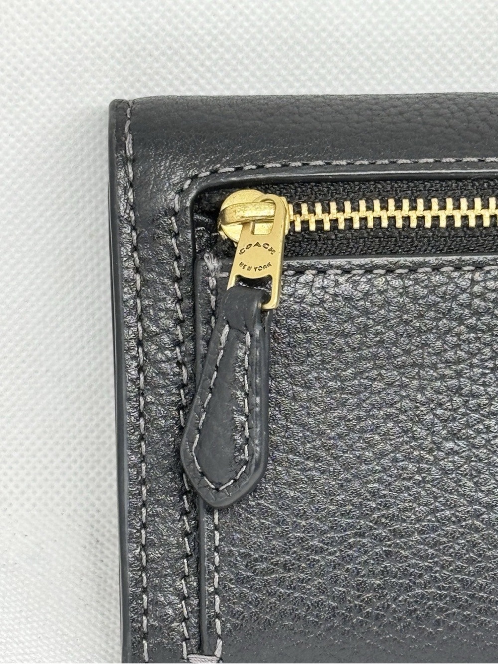 Coach Black Pebbled Leather Continental Wallet with Gold 'C' Accent - Picture 4 of 11